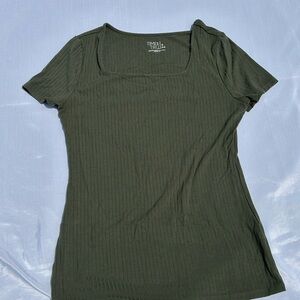 Time and Tru Green Ribbed Fitted Short Sleeve Tee ♻️